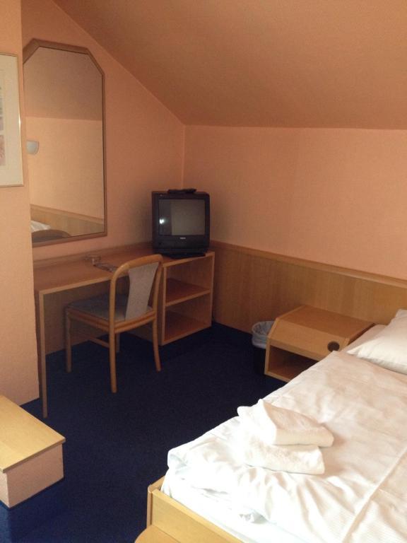 A1 Raststaette & Motel Hamburg-Stillhorn Rum bild