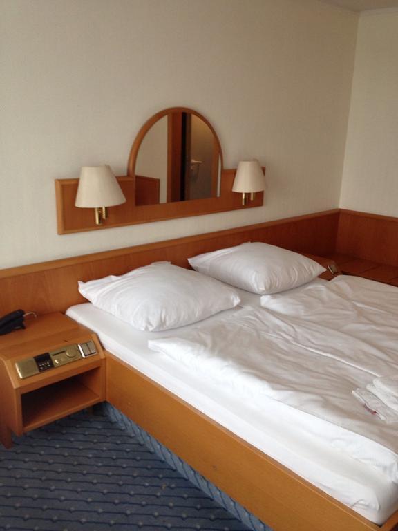 A1 Raststaette & Motel Hamburg-Stillhorn Rum bild